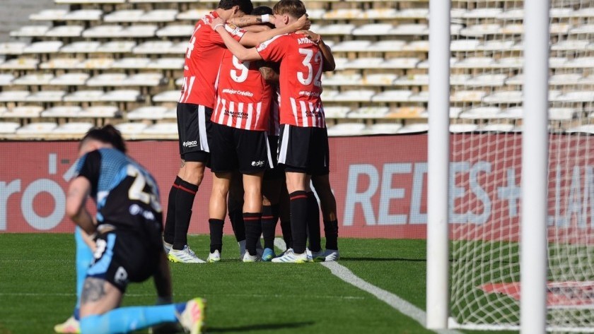 Estudiantes goleó a Rosario Central y lo eliminó de la Copa Argentina